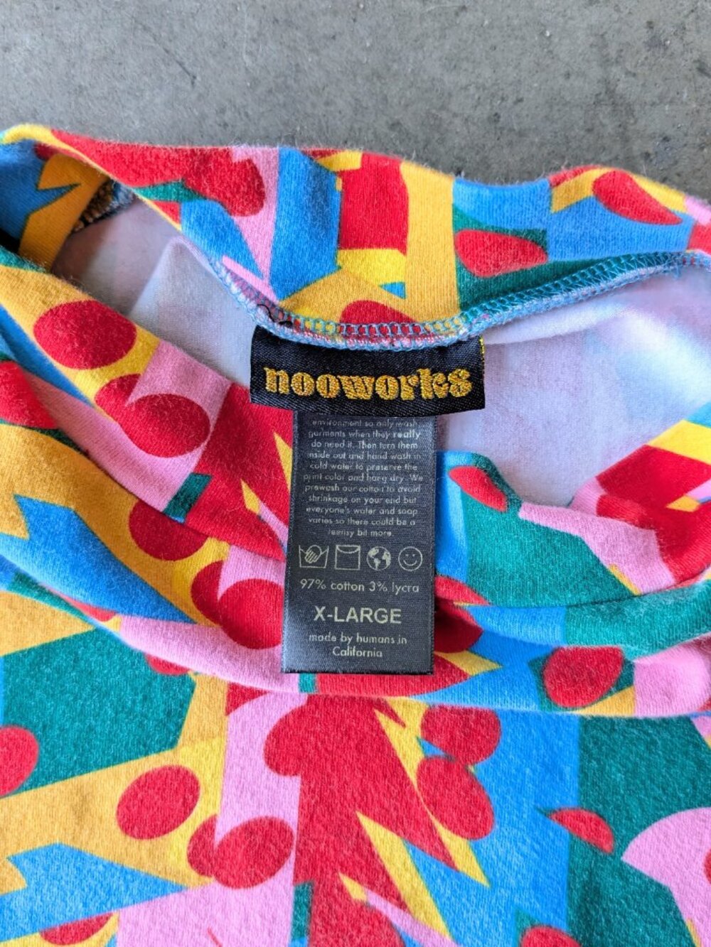 Nooworks Mock Neck Tee in Macarena size XL - Picture 7 of 8